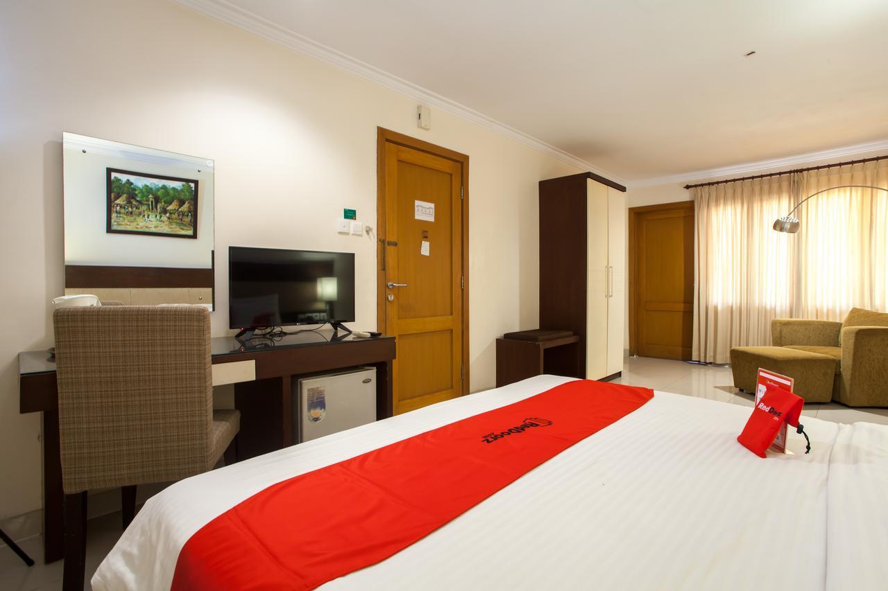 Hotel RedDoorz Premium @ Raya Nginden Wonotjolo Exterior foto
